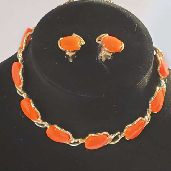 Vintage Thermoset Lucite Choker Necklace Earrings Set Orange Oval Gold Tone - Picture 2 of 12